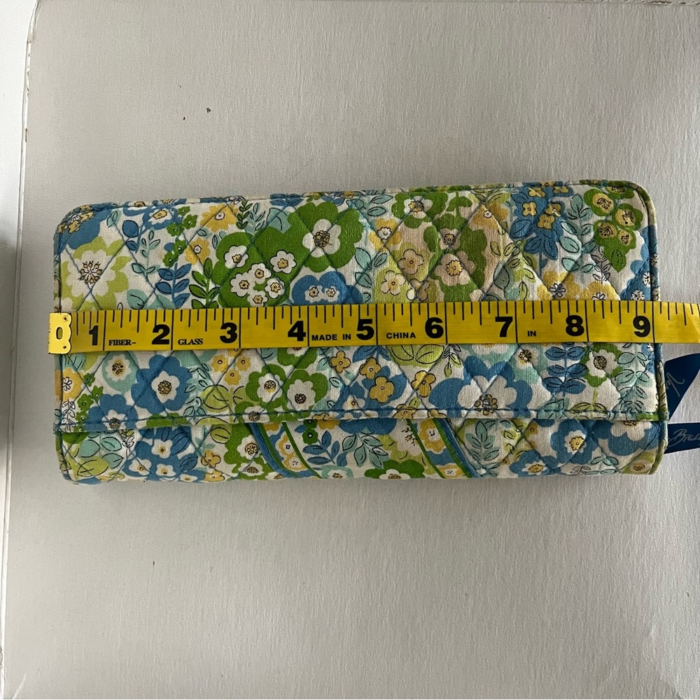 Vera Bradley Travel ID Passport Wallet Magnetic English Meadow Blue Yellow - Picture 5 of 8